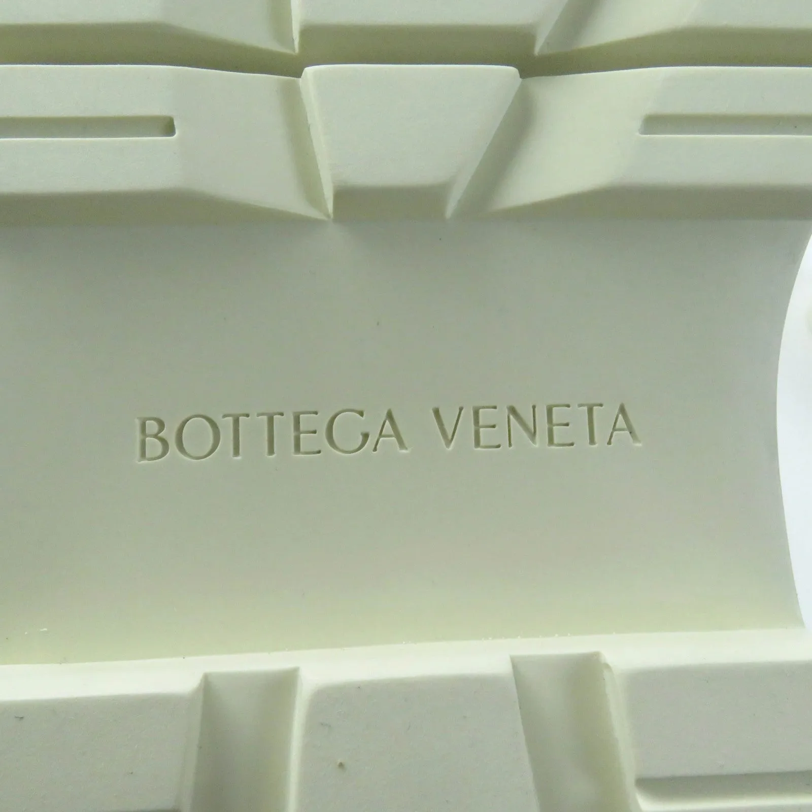 Bottega Veneta Leather Chelsea Boots Women