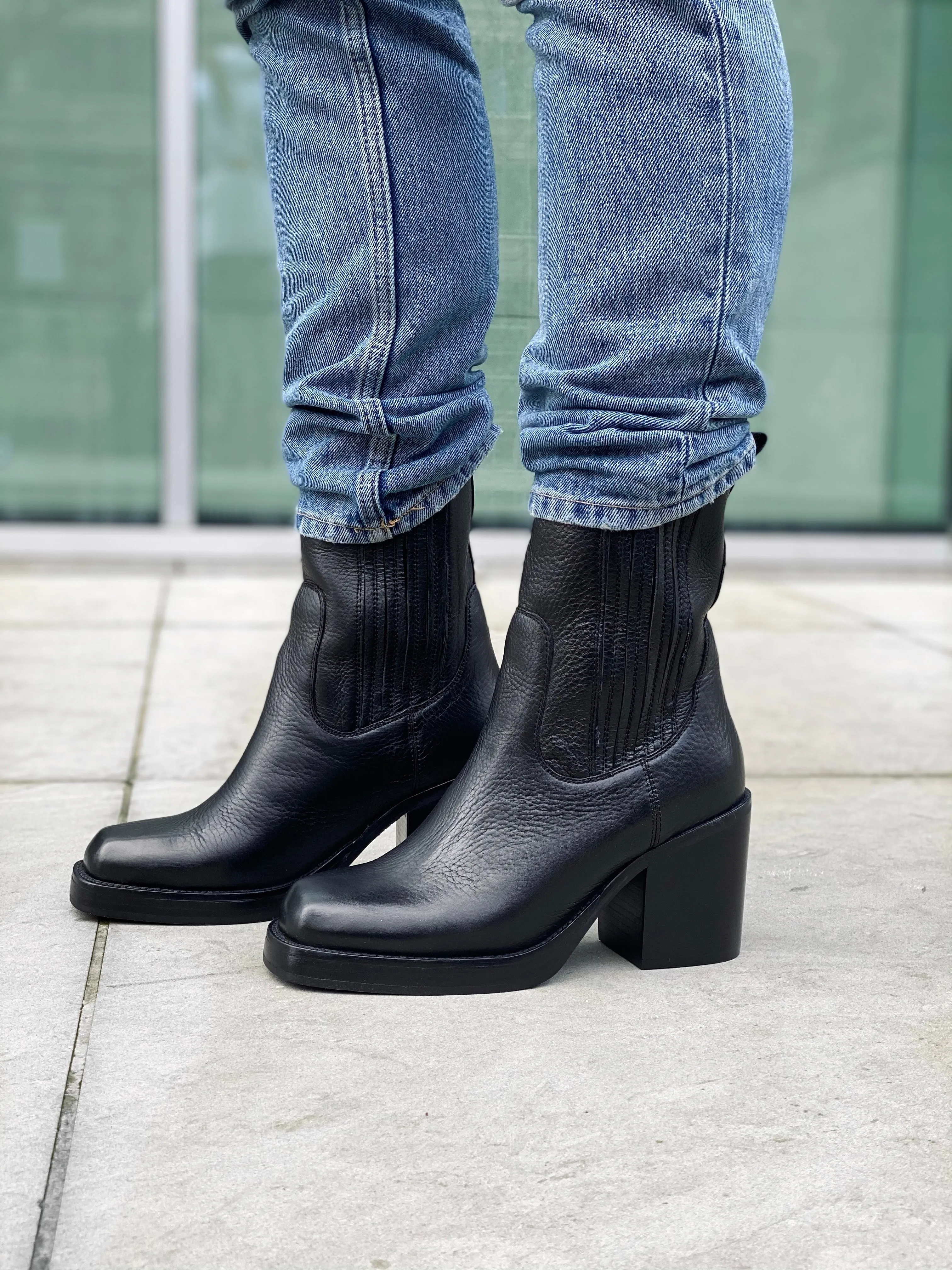 Bula-Avenue Chelsea boots