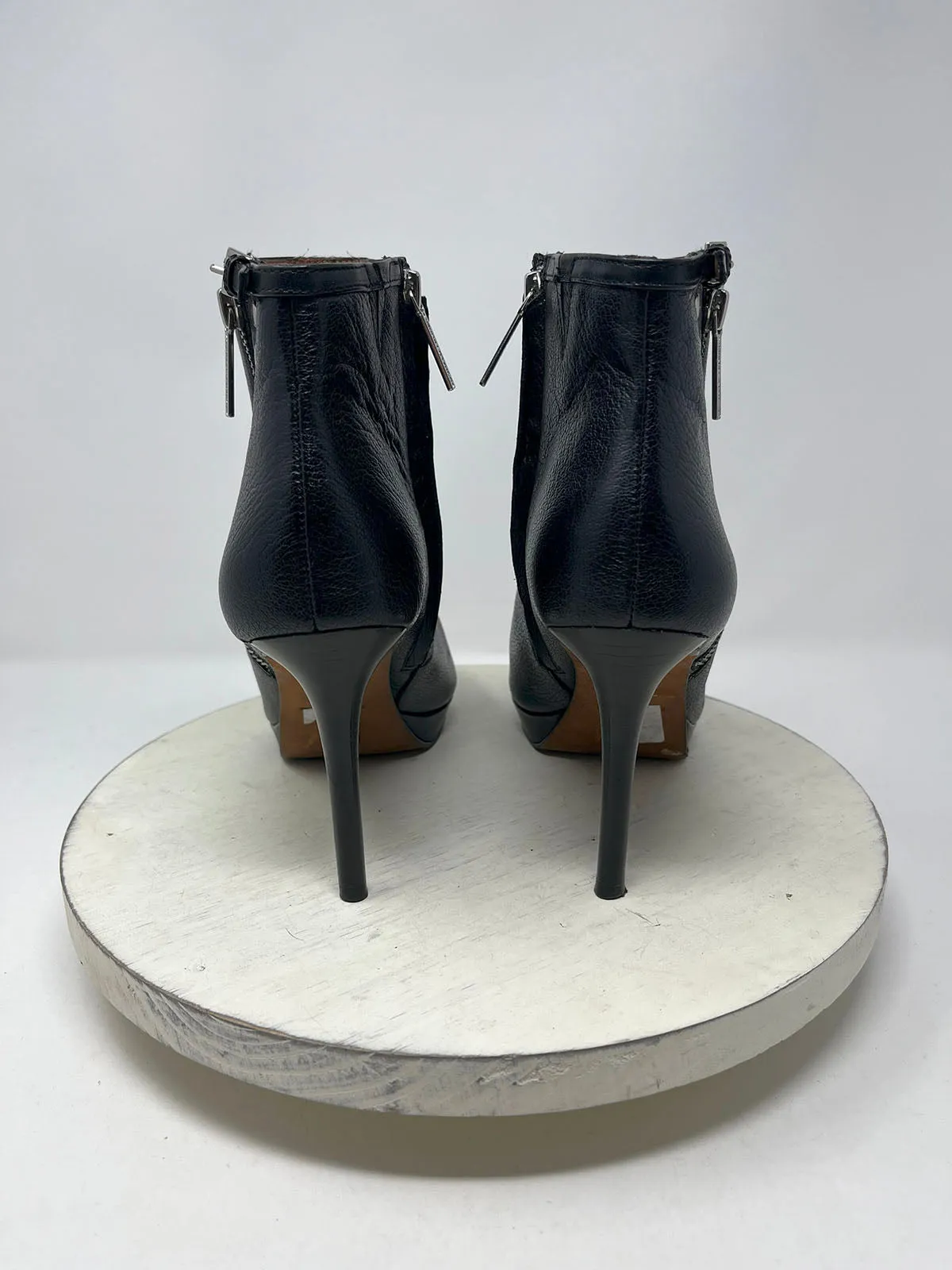 Donald J Pliner Size 9.5 Black Pebbled Leather Booties