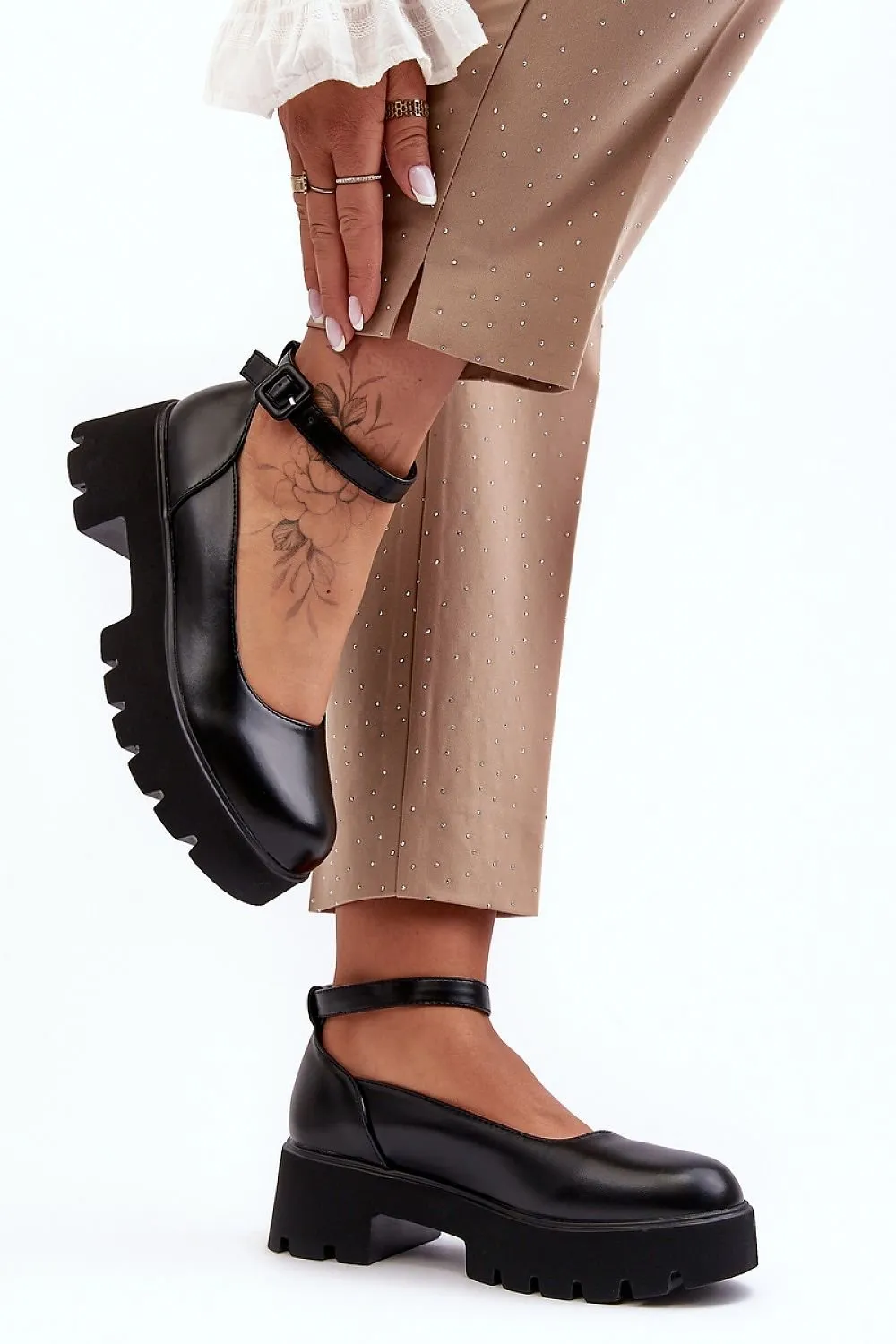 Heeled low shoes model 188509 Step in style