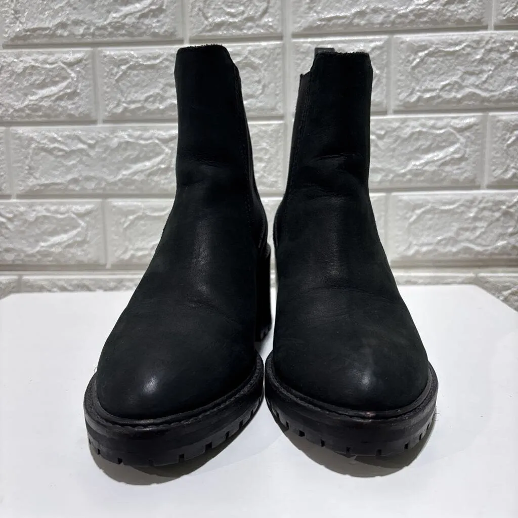 Knockout Matte Ankle Chelsea Boots