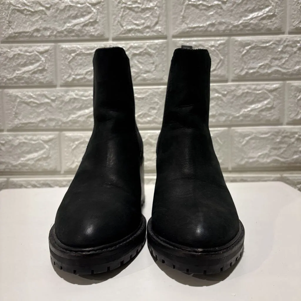 Knockout Matte Ankle Chelsea Boots