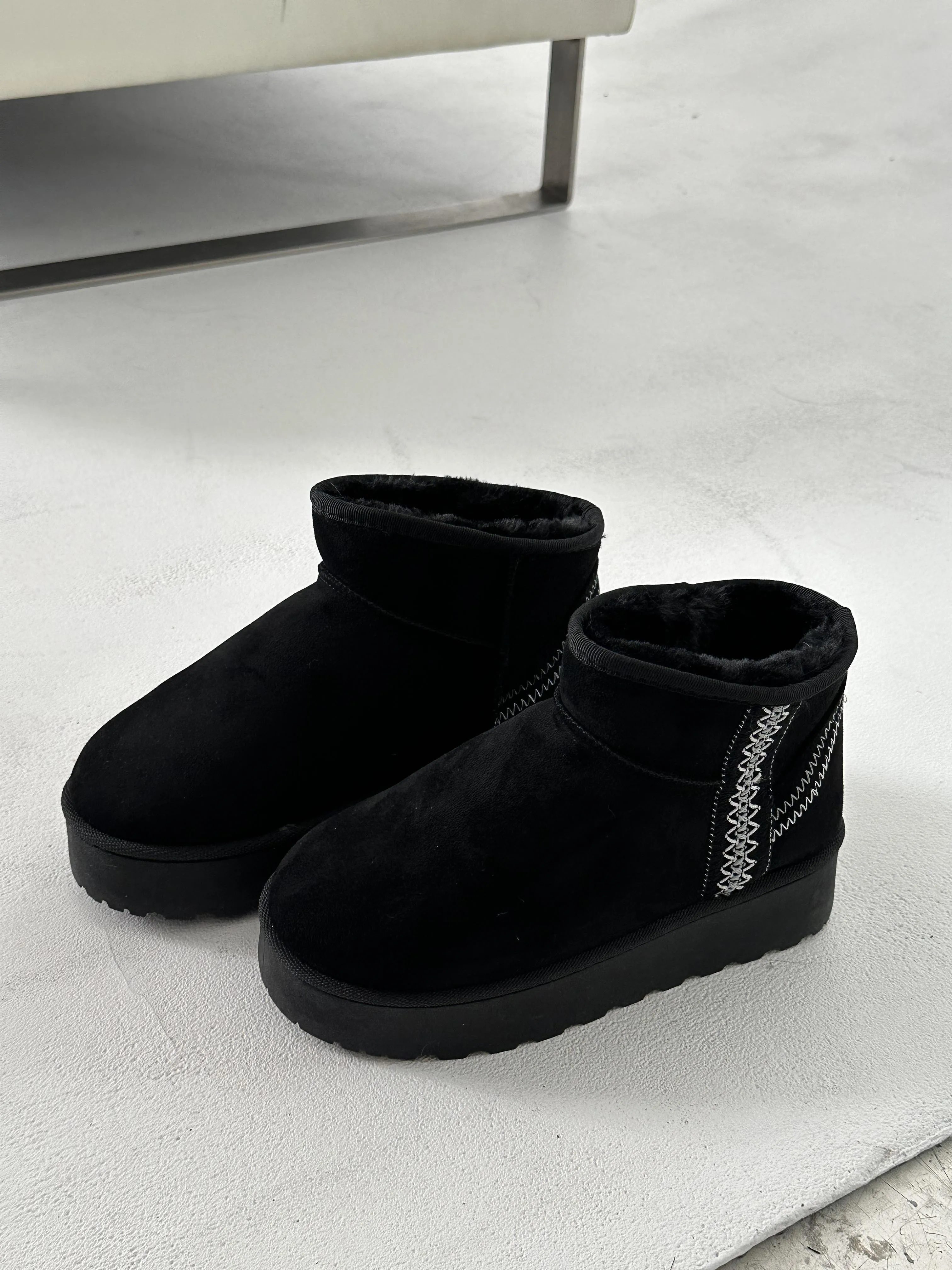 Manila teddy boots with plateau sole and braided details - Black