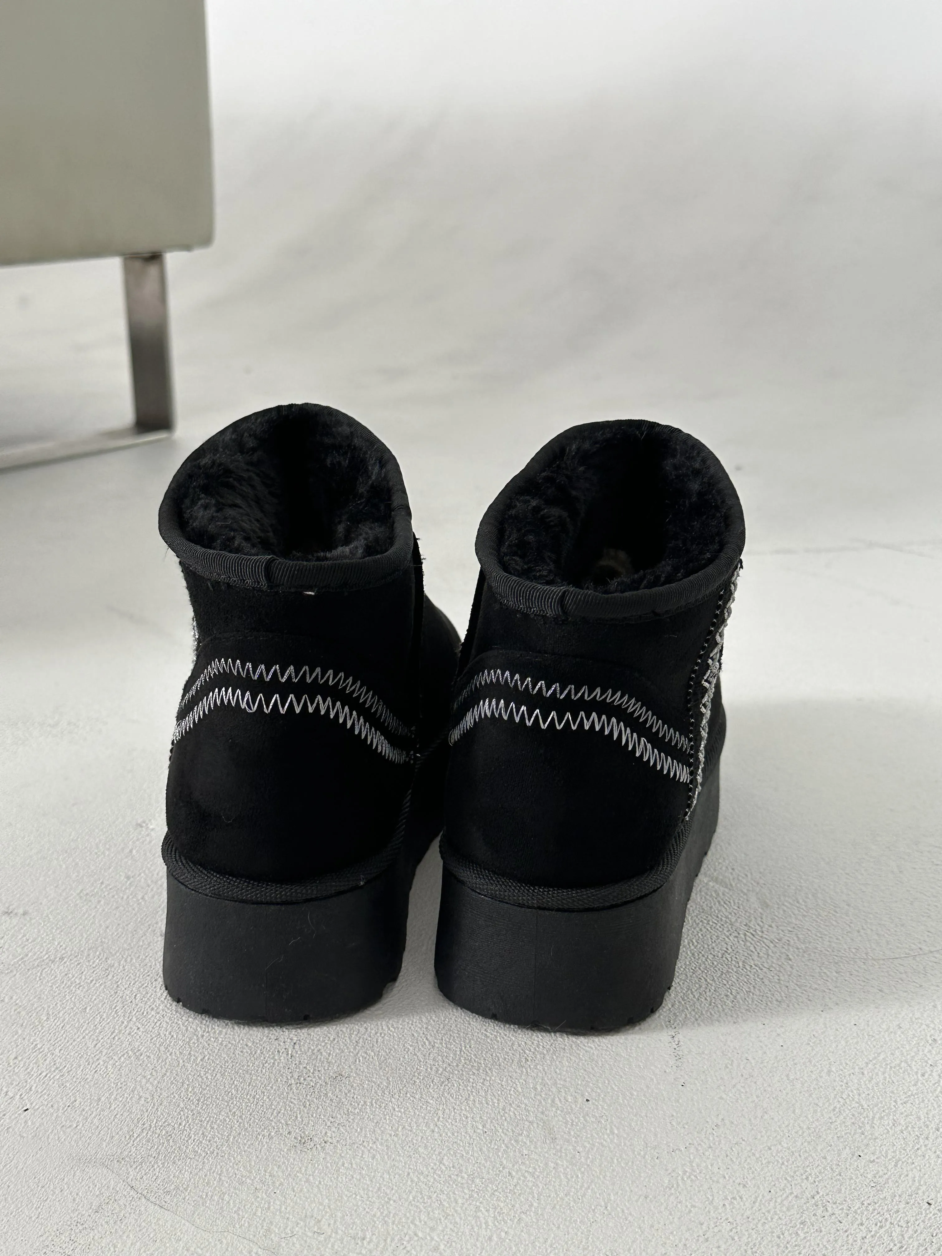 Manila teddy boots with plateau sole and braided details - Black