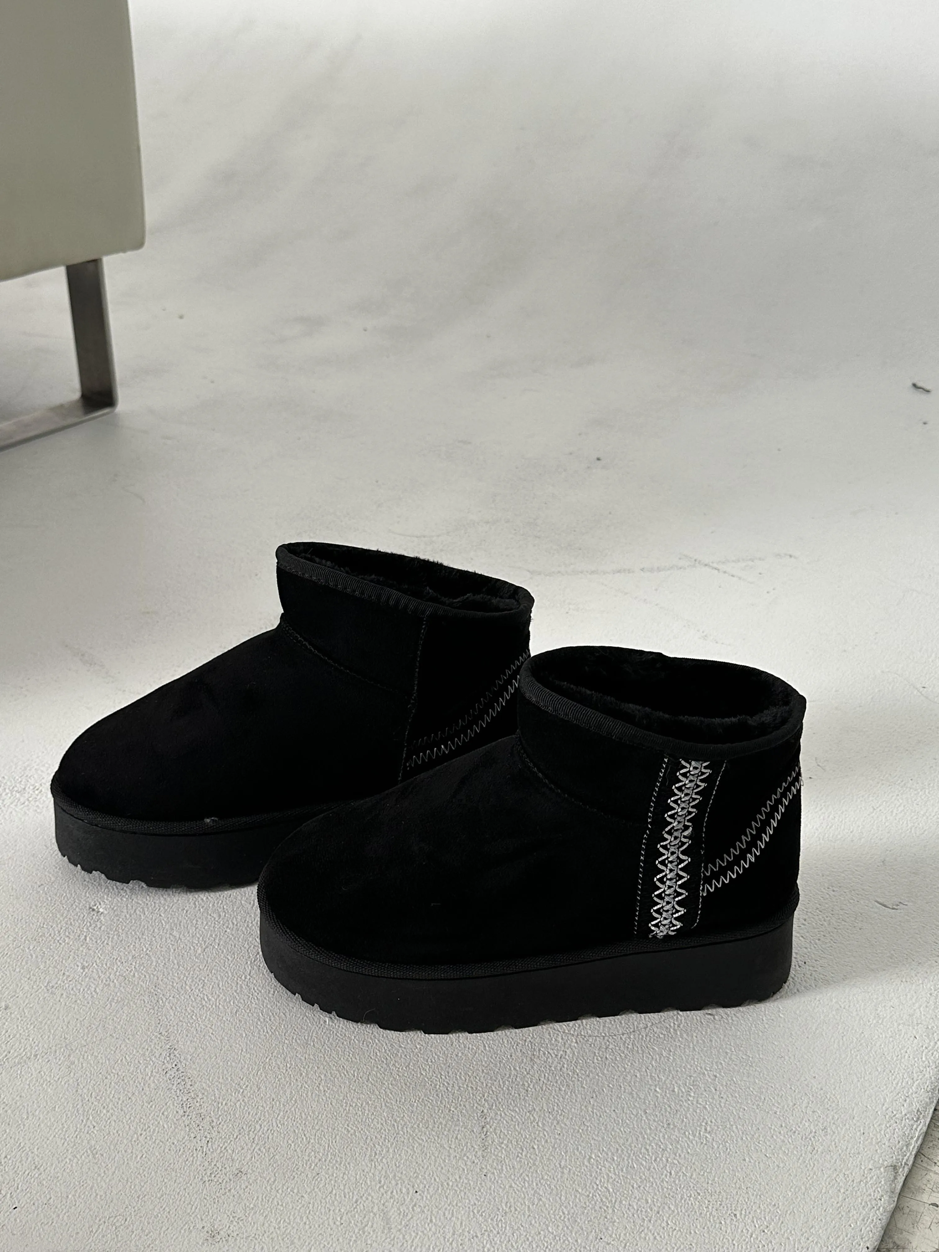 Manila teddy boots with plateau sole and braided details - Black