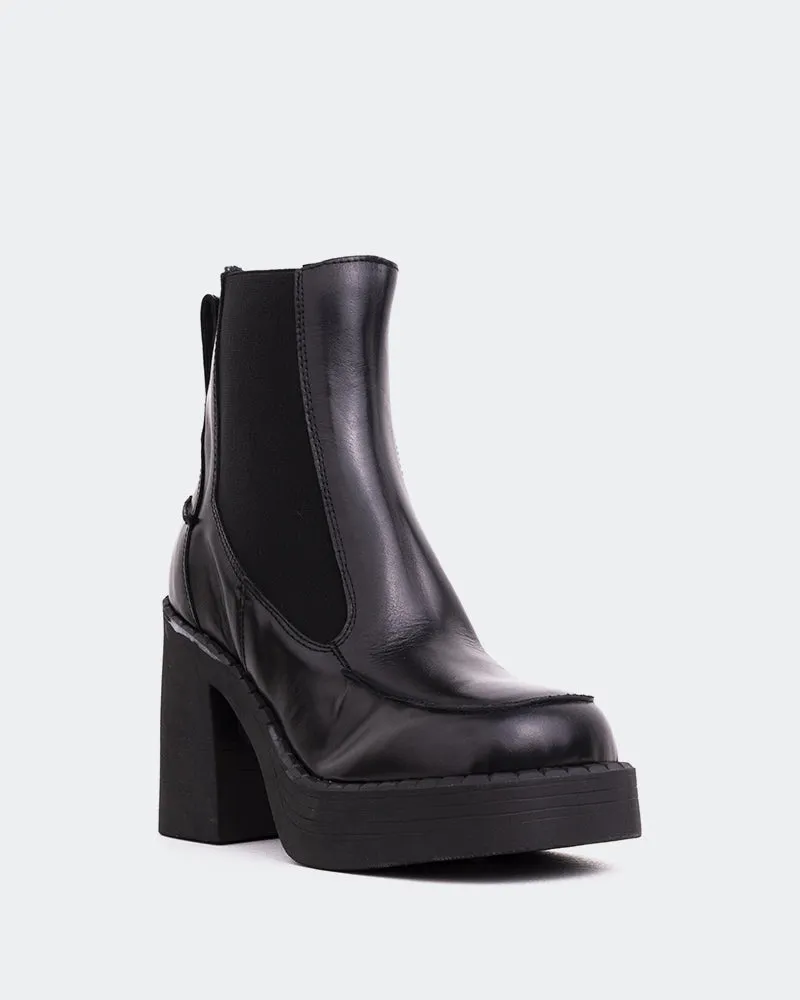 Pepas Black Leather