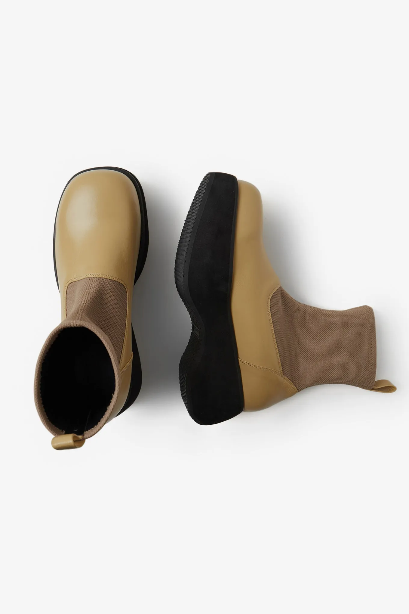 ROUND SQUARE PLATFORM BOOTS
