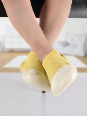 Sunshine Yellow Solid Shoe Socks- Vibrant Comfort for Your Little Explorer